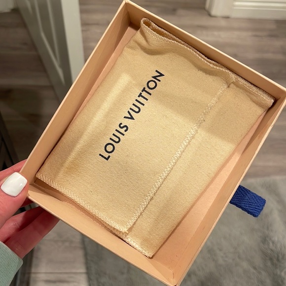 Louis Vuitton Wallet - Picture 6 of 10